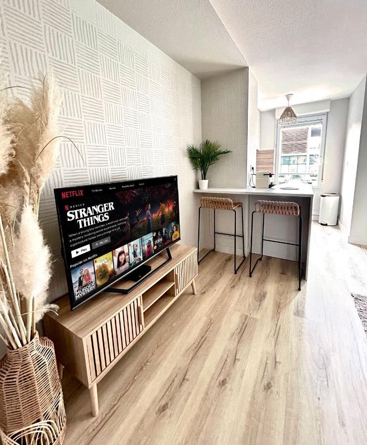 Modern 1 Bdr + Balcony + Free Parking + Ac + Pool Apartment L'Isle-d'Abeau Luaran gambar