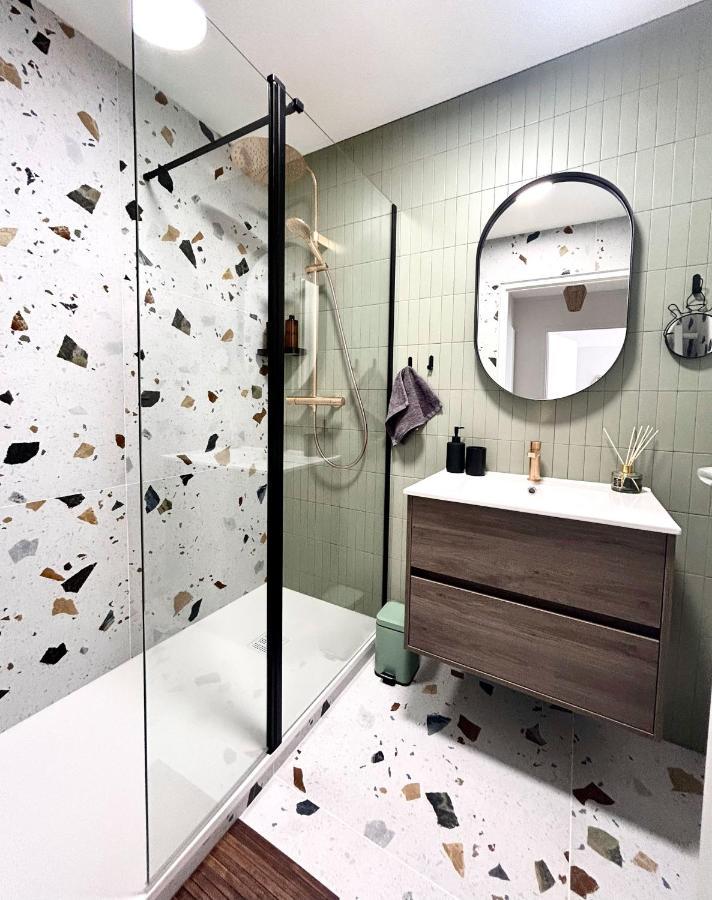 Modern 1 Bdr + Balcony + Free Parking + Ac + Pool Apartment L'Isle-d'Abeau Luaran gambar