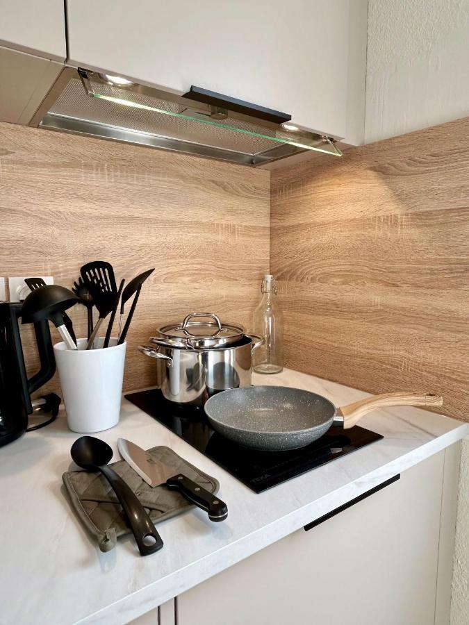Modern 1 Bdr + Balcony + Free Parking + Ac + Pool Apartment L'Isle-d'Abeau Luaran gambar